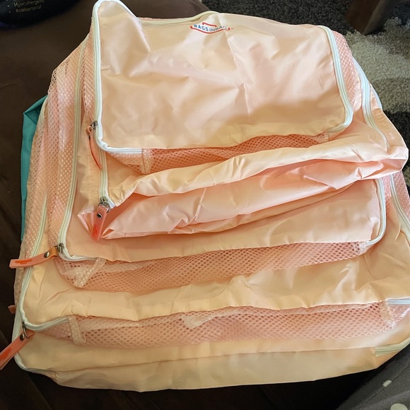 Set of Five Travel Bags NWOT - Picture 3 of 5